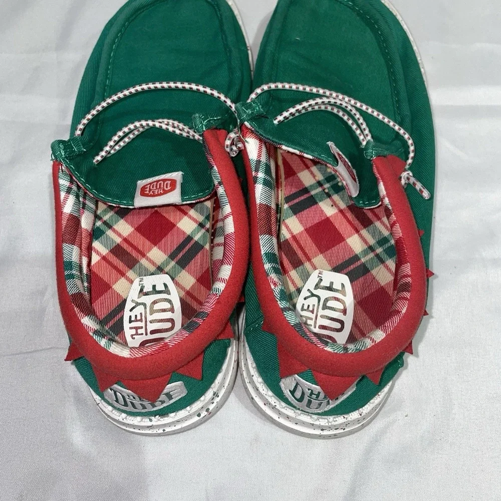 Hey Dude‎ Juinior Size J4 Big Kids Wally Holiday Elf Green and Red Shoes